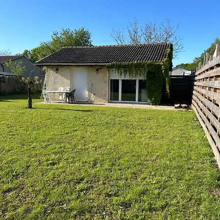 Maison Avec Acces Au Lac Izon Extérieur photo