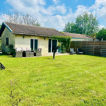 Maison Avec Acces Au Lac Izon Extérieur photo